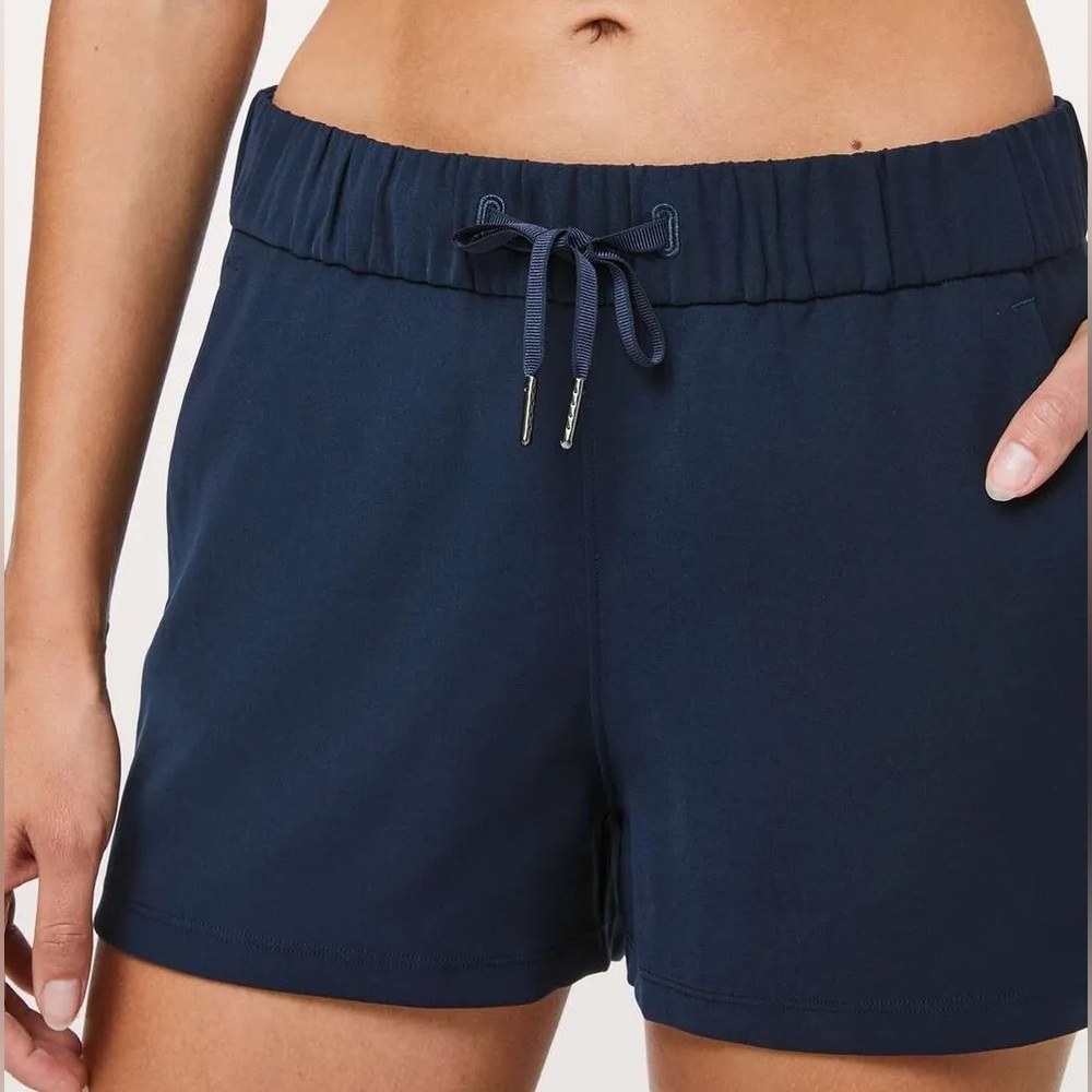 Lululemon on the fly shorts navy